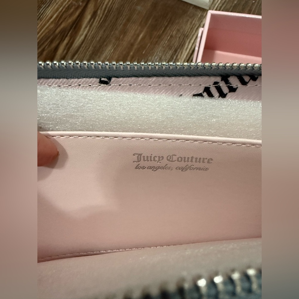 Juicy Couture Denim Wallet🩵 - Picture 4 of 7